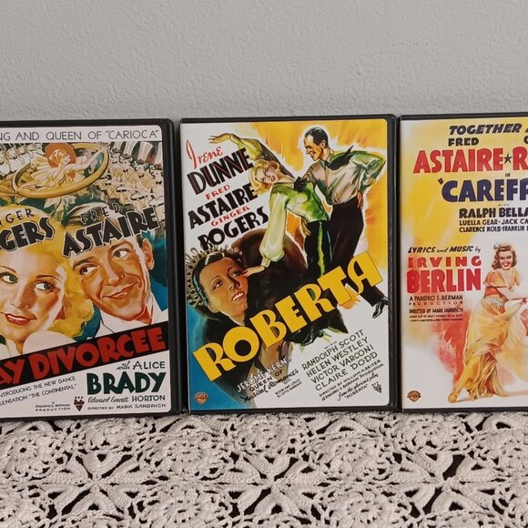 Astaire & Rogers - 10 DVD Collection Volumes 1 and 2 - Picture 7 of 7